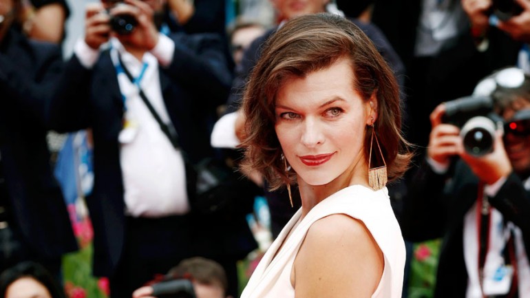 Milla Jovovich presume de embarazo en Venecia