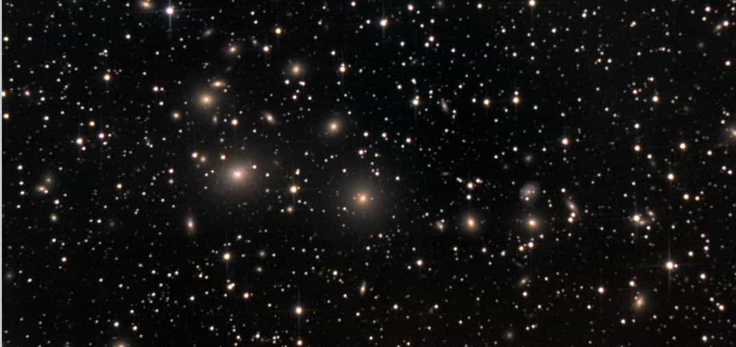 Descubierta una galaxia «congelada» en el tiempo