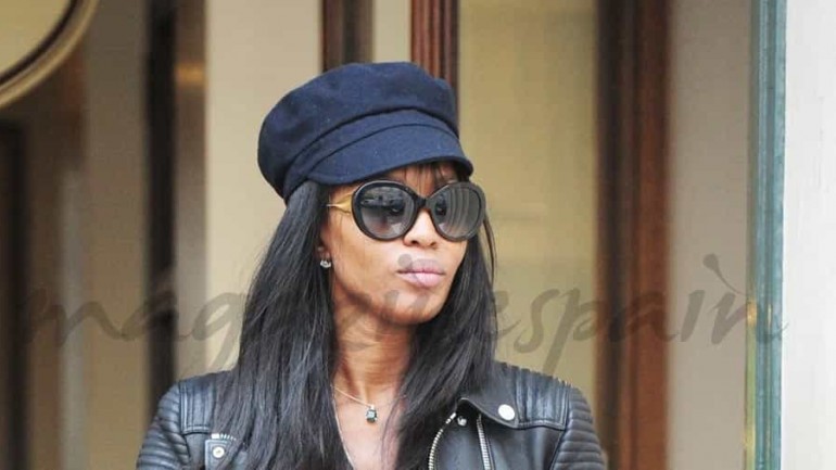 Naomi Campbell con su look más roquero