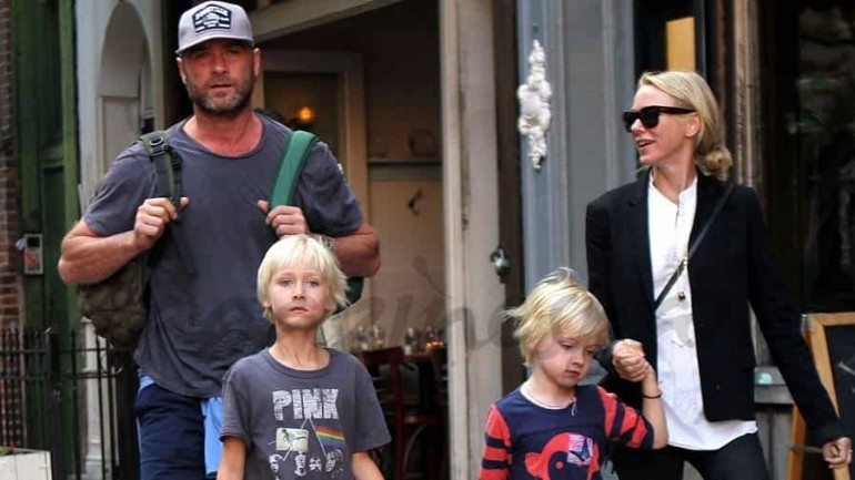 Naomi Watts en familia