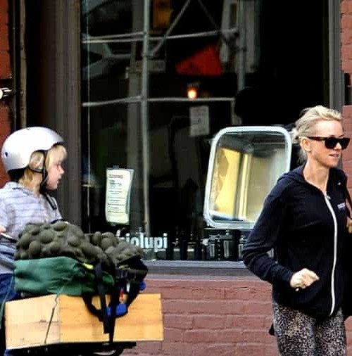 Naomi Watts hace jogging en familia