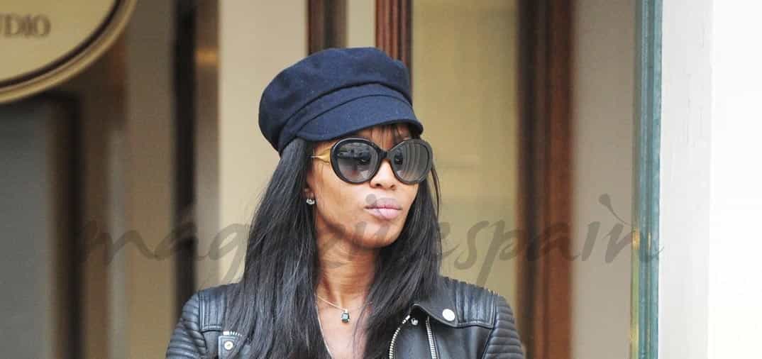 Naomi Campbell con su look más roquero