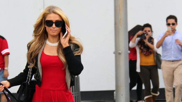 A Paris Hilton le sienta fantásticamente la Navidad