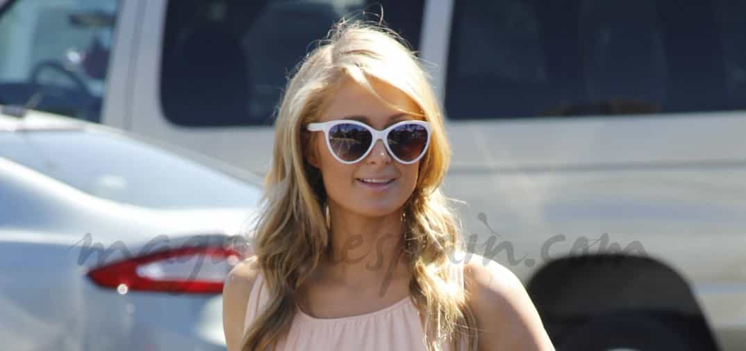 Paris Hilton y su inseparable “Campanilla”