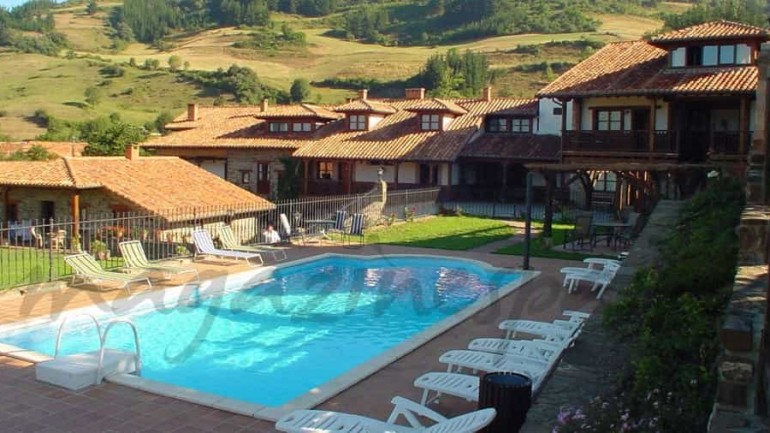 Piscina y barbacoa, lo más buscado en turismo rural