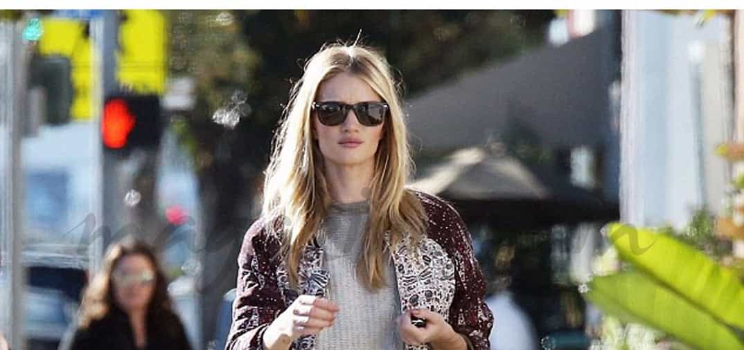 Rosie Huntington look casual