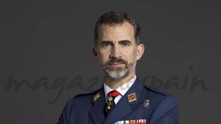 Felipe VI, ya tiene sus fotos oficiales como militar