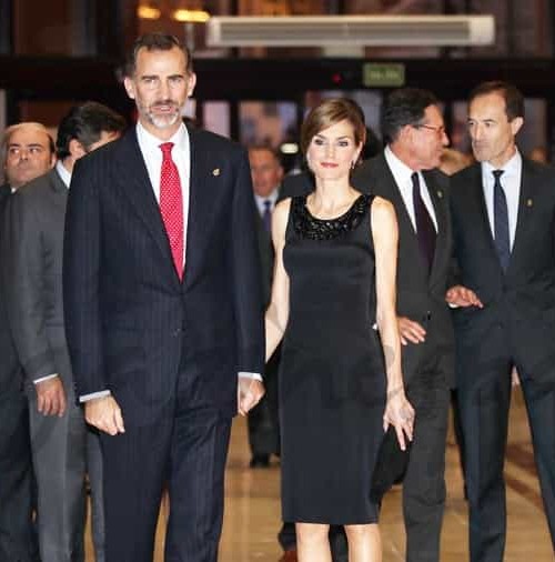 Don Felipe y doña Letizia asisten como Reyes al concierto Premios Príncipe de Asturias