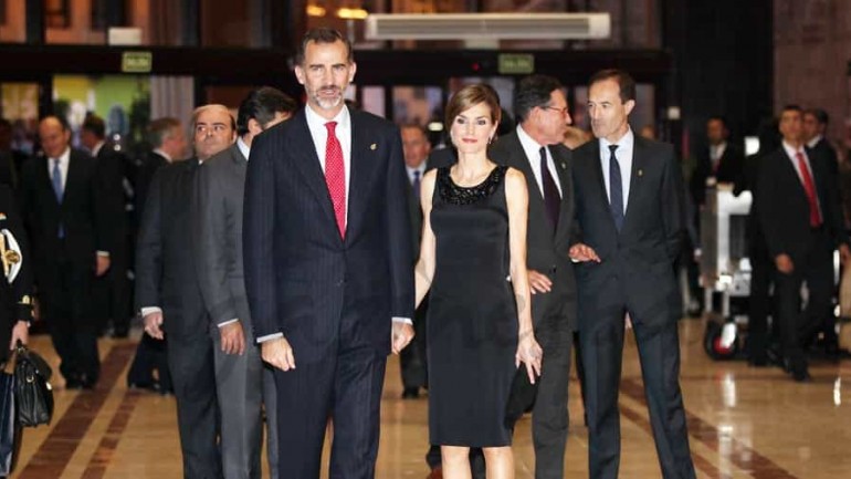 Don Felipe y doña Letizia asisten como Reyes al concierto Premios Príncipe de Asturias