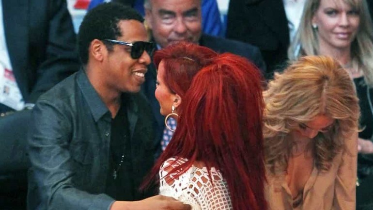 Rihanna se cruza entre Beyoncé y Jay Z