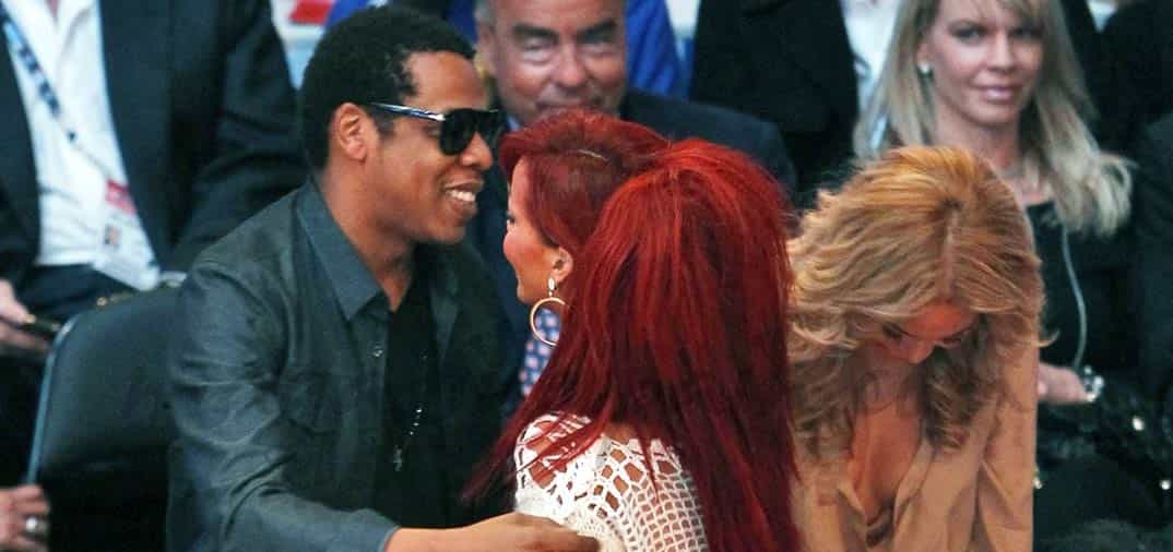 Rihanna se cruza entre Beyoncé y Jay Z