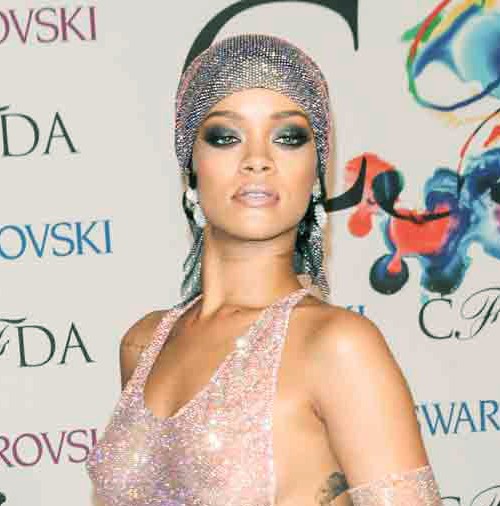 Rihanna cubierta de cristales de Swarovski