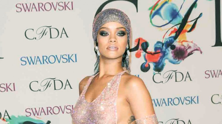 Rihanna cubierta de cristales de Swarovski