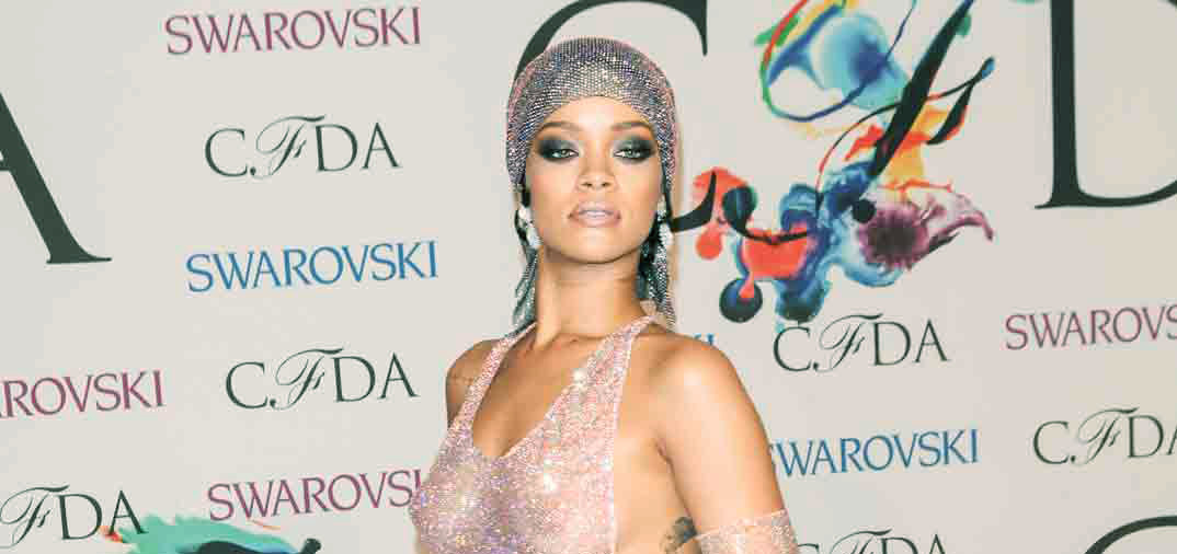 Rihanna cubierta de cristales de Swarovski