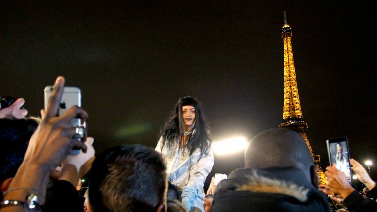 Rihanna levanta pasiones en París