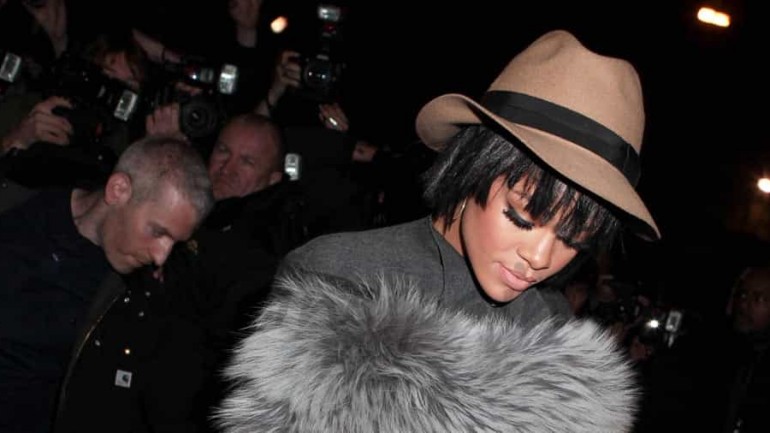 Rihanna sigue las tendencias de la moda de París