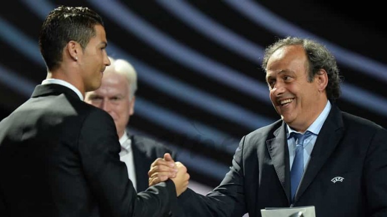 Cristiano Ronaldo acudió solo a recoger el trofeo