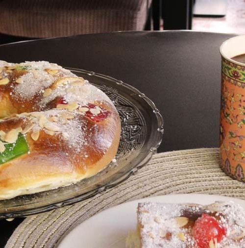 Roscón de Reyes y el chocolate a la taza