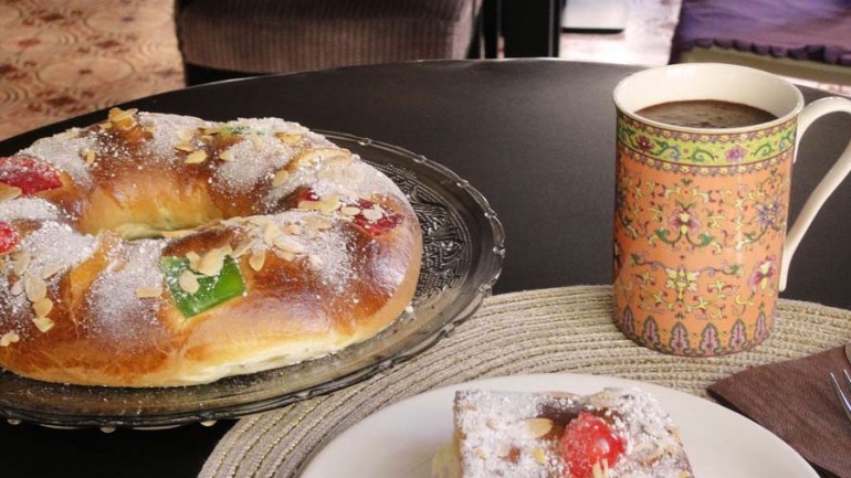Roscón de Reyes y el chocolate a la taza