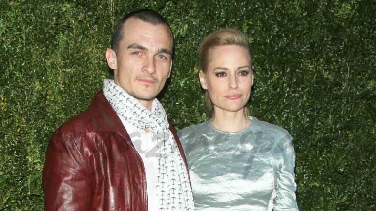 Rupert Friend y  Aimee Mullins, boda a la vista