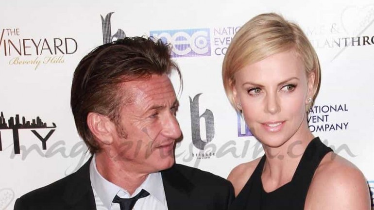 Sean Penn y Charlize Theron ya no ocultan su relación