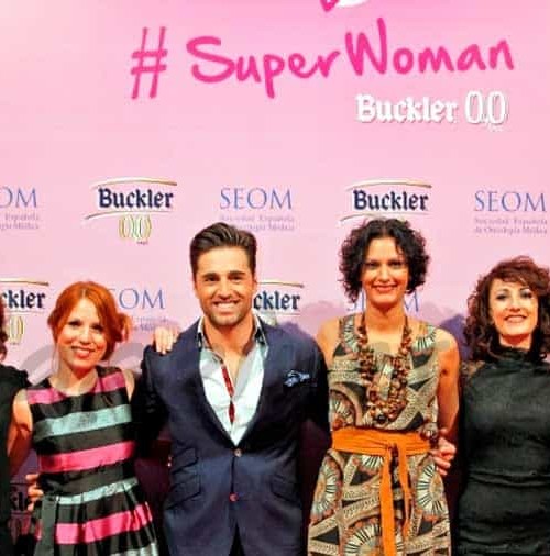 David Bustamante solidario #SuperWoman