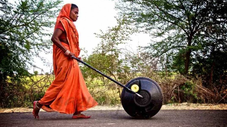 Una rueda hidraúlica para transportar agua potable