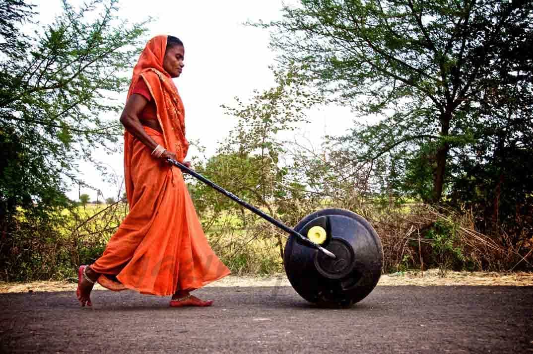 Una rueda hidraúlica para transportar agua potable