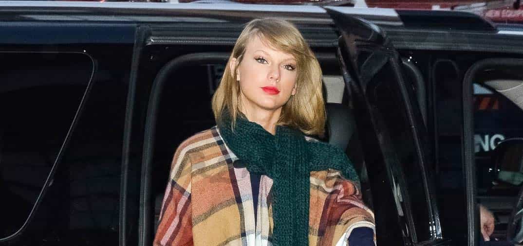 Taylor Swift se apunta a la moda de la capa