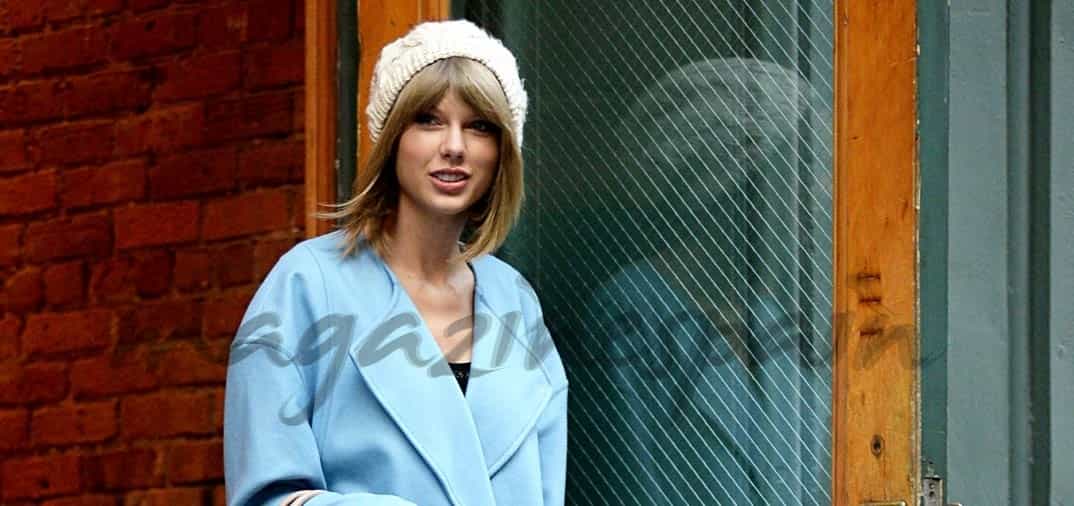 Taylor Swift ayuda a una universitaria