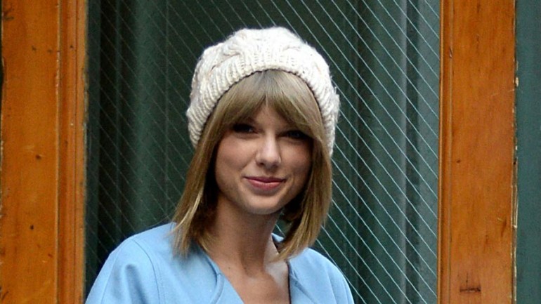 Taylor Swift se apunta a la moda del maxi abrigo