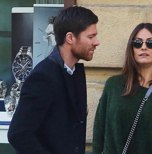 Xavi Alonso y Nagore Aramburu, vacaciones en su tierra