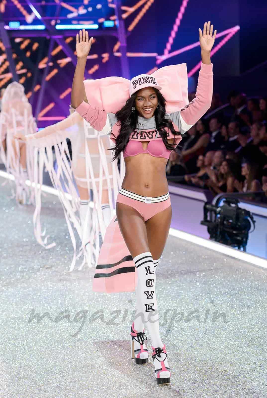 zuri tibby en paris angel de victorias secret