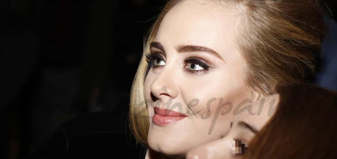 Adele, homenajea en Londres a las victimas del atentado