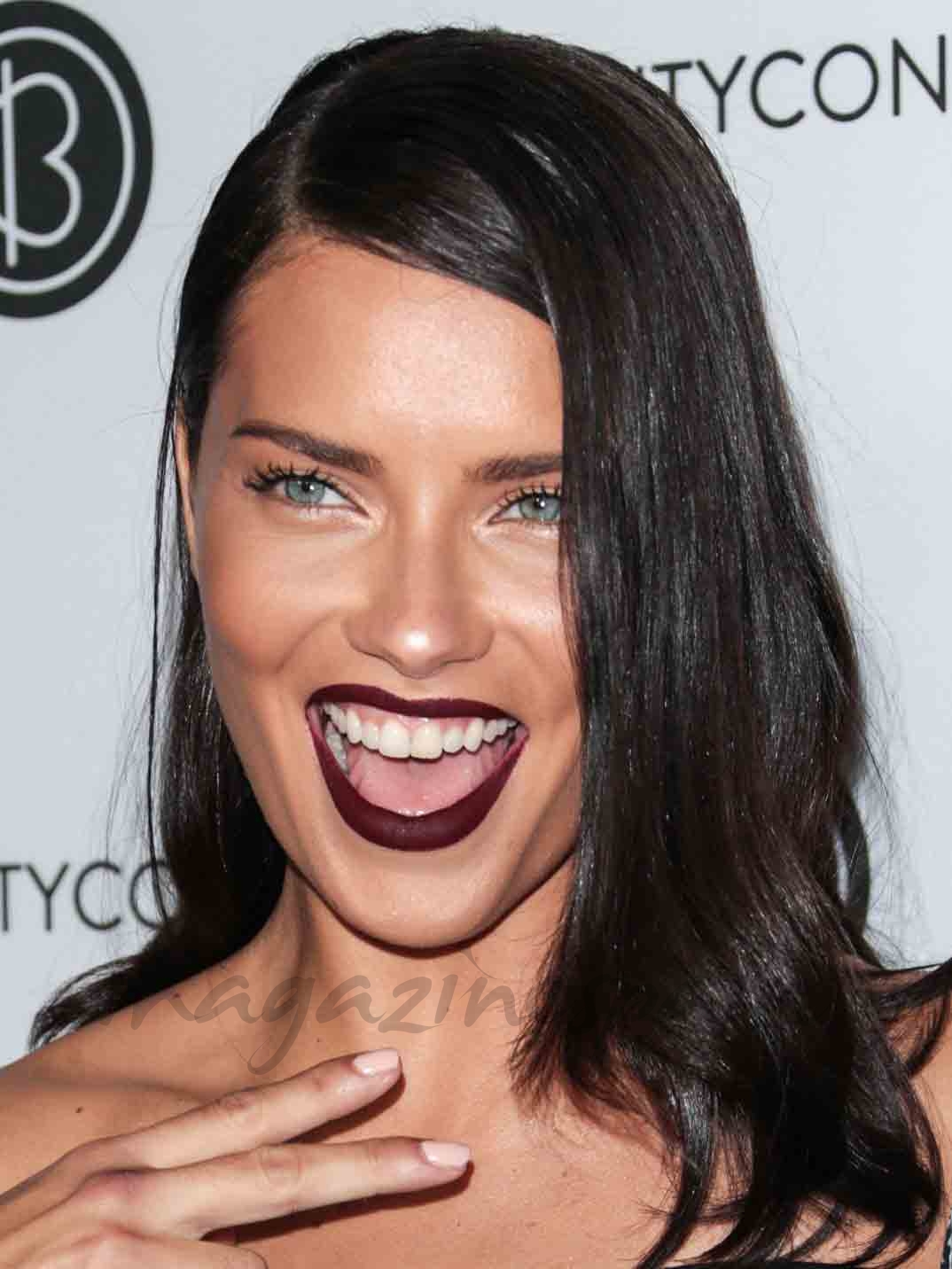 adriana lima apuesta por el negro