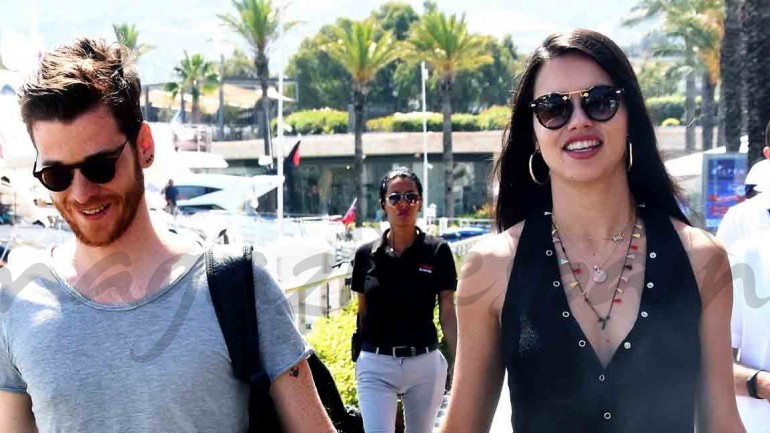 Adriana Lima y Metin Hara primer verano juntos