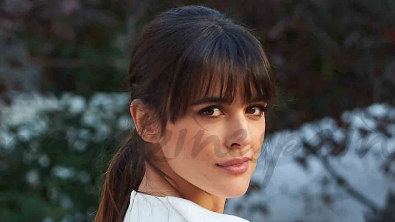 Adriana Ugarte apuesta por el blanco para presentar su último trabajo
