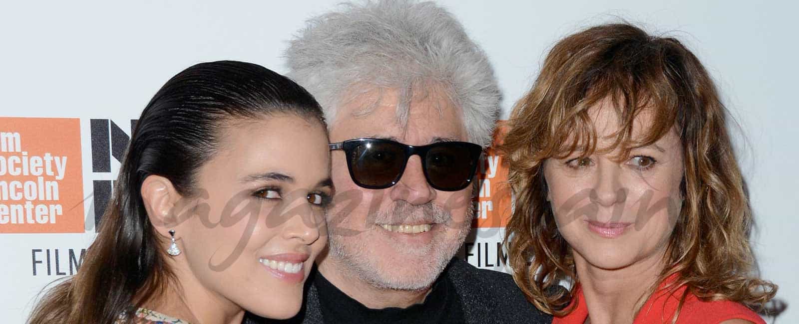 adriana-ugarte-pedro-almodovar-y-emma-suarez presentan julieta en new york