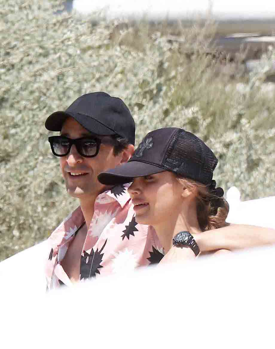 adrien brody y lara lieto repiten vacaciones en saint tropez