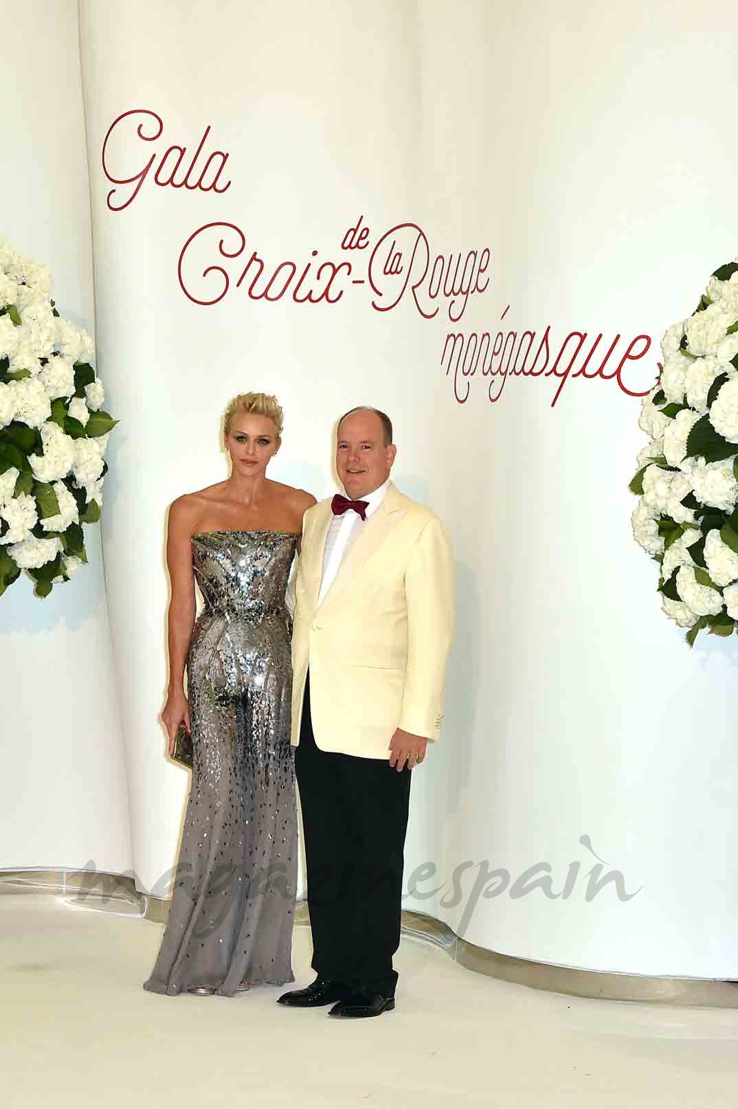 alberto y charlene de monaco en la gala de la cruz roja