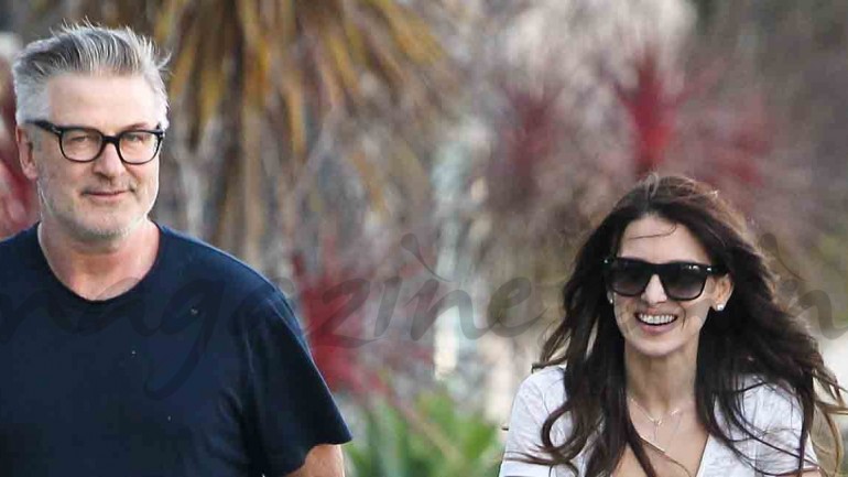 Alec e Hilaria Baldwin paseo con sus hijos