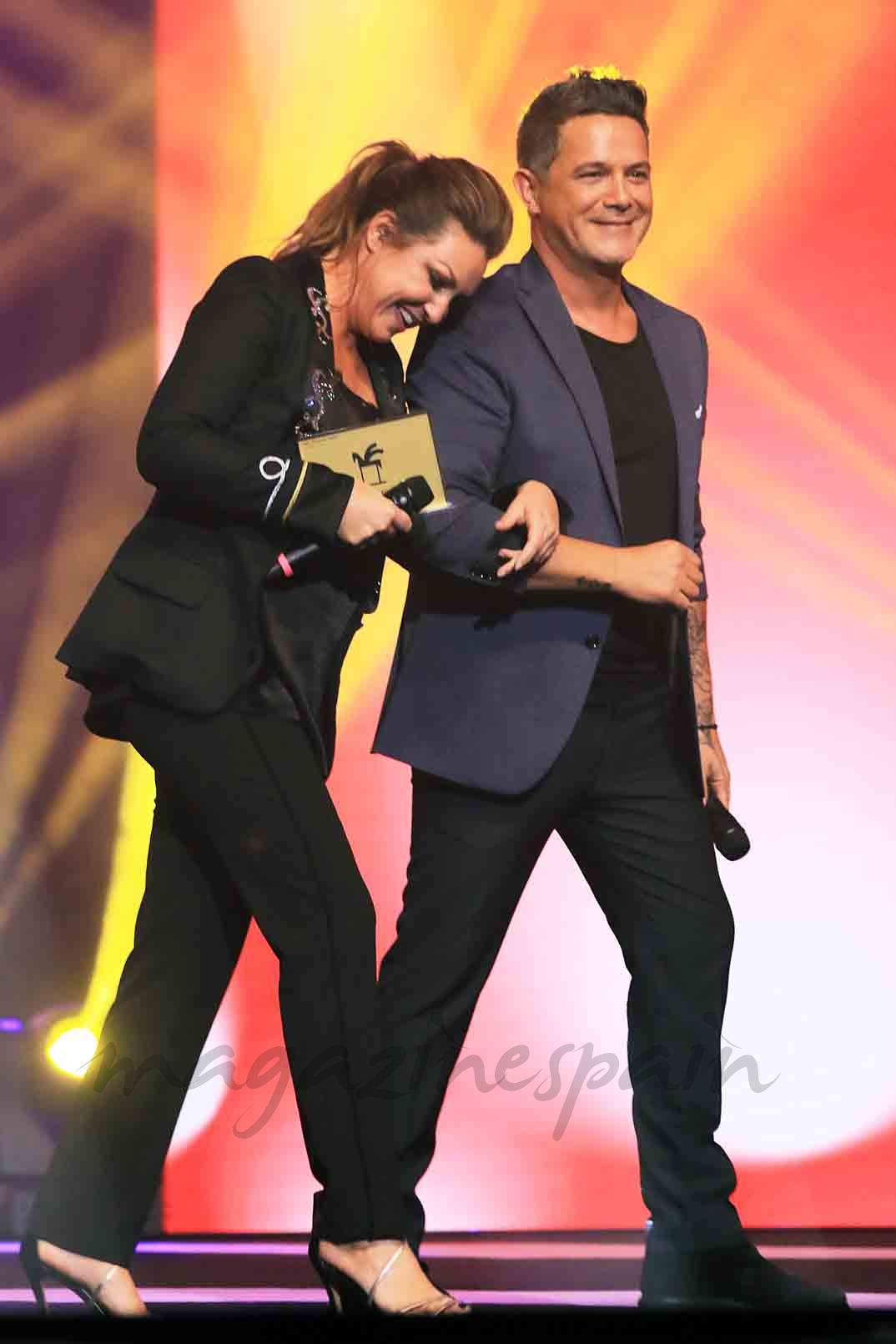 alejandro sanz y niña pastori premios ondas 