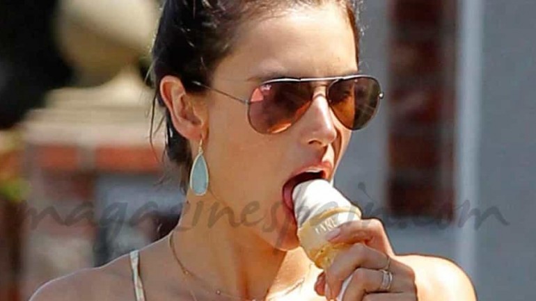 Alessandra Ambrosio, loca por los helados…