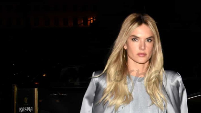 Alessandra Ambrosio rubia platino