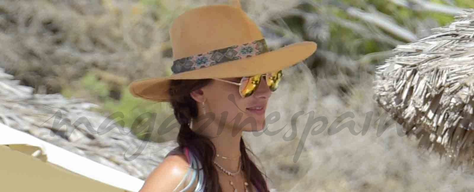 Alessandra Ambrosio y Jamie Mazur vacaciones en Ibiza