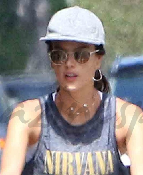 Alessandra Ambrosio deporte con su niño