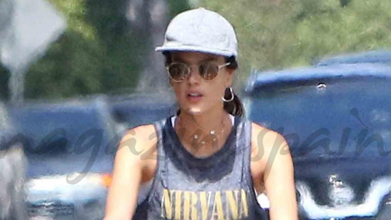 Alessandra Ambrosio deporte con su niño