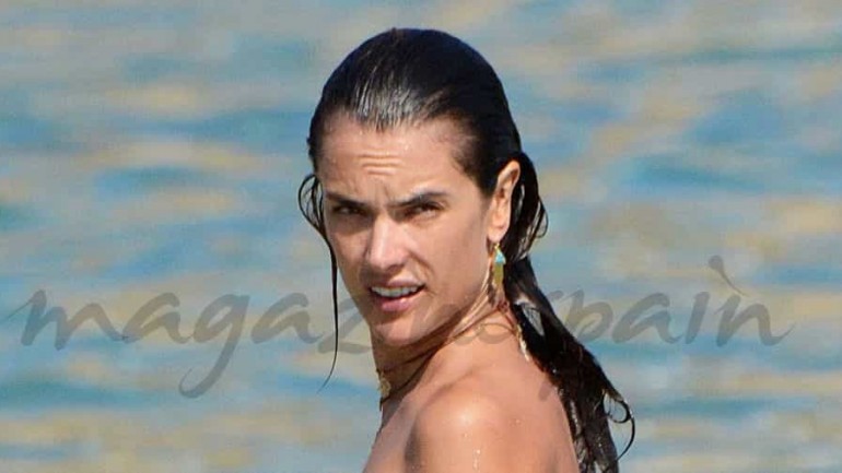 Alessandra Ambrosio, divertidas vacaciones en familia