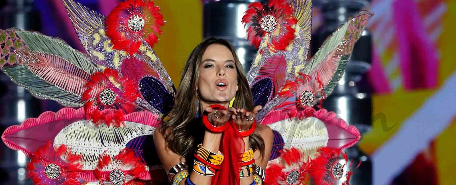 Alessandra Ambrosio - Victoria's Secret Fashion Show 2017