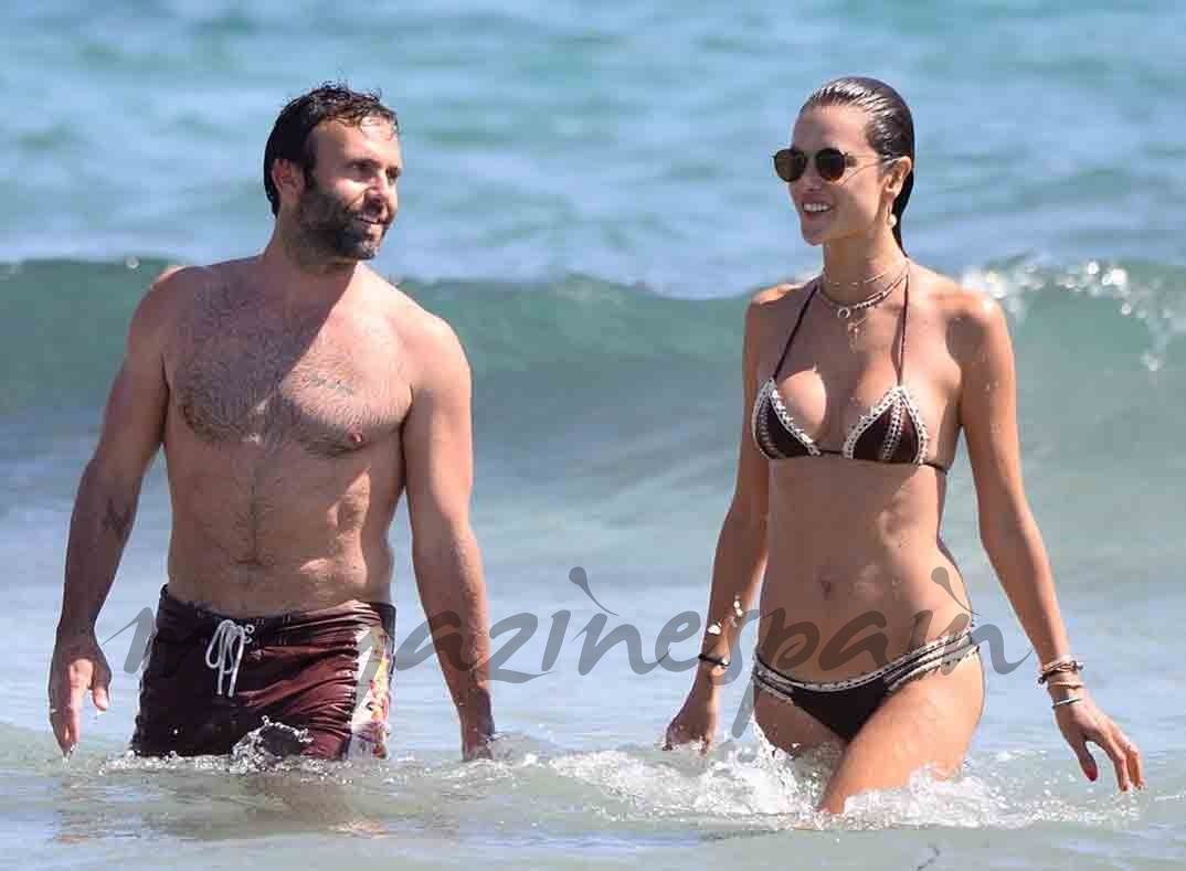 alessandra ambrosio y jamie mazur en ibiza